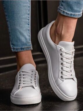 Women’s Thursday Premier Low Top Leather Sneakers, White 8.5